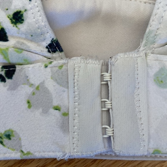 Fabletics Sports Bra Women’s Fleck print Greens clasp back activewear workout XL - Picture 4 of 8